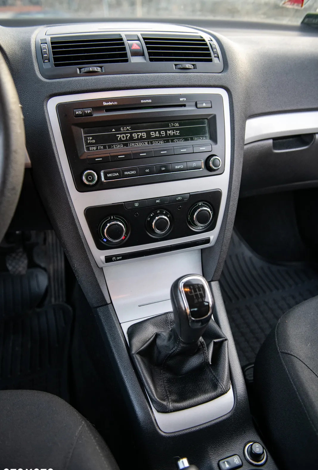 Skoda Octavia cena 23900 przebieg: 173000, rok produkcji 2012 z Sochaczew małe 326